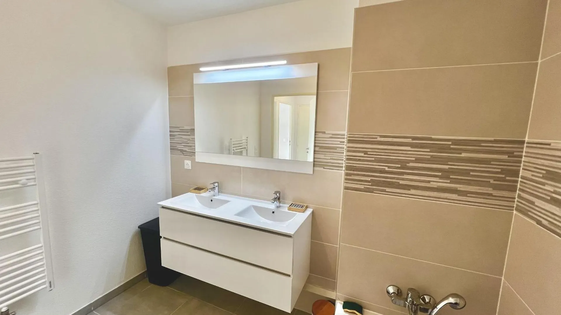 T3 Apartment With Balcony In Briancon Frankrike